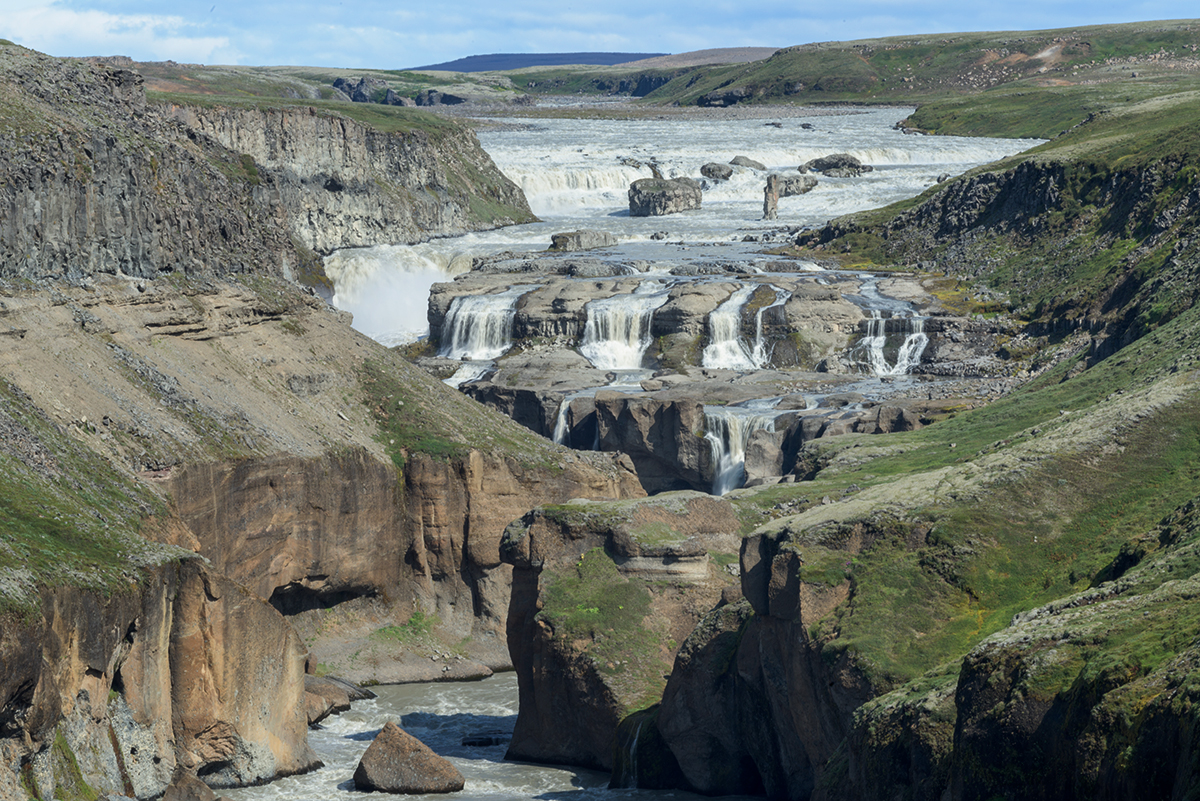 Dynkur - Iceland The Beautiful